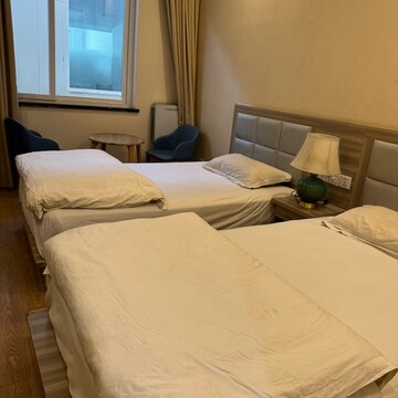  Pg For Rent in Dlf City Phase 3