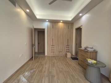 Room in 3 BHK Builder Floor at Kailash Colony – for Rent