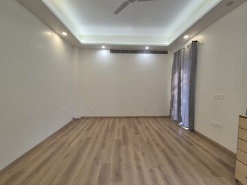 Room in 3 BHK Builder Floor at Kailash Colony – for Rent