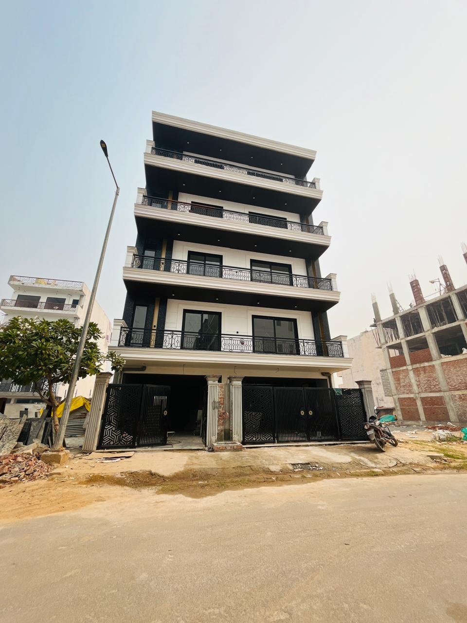 4 BHK + Servant Room,Extra Room Builder Floor For Sale in Ansal API Esencia
