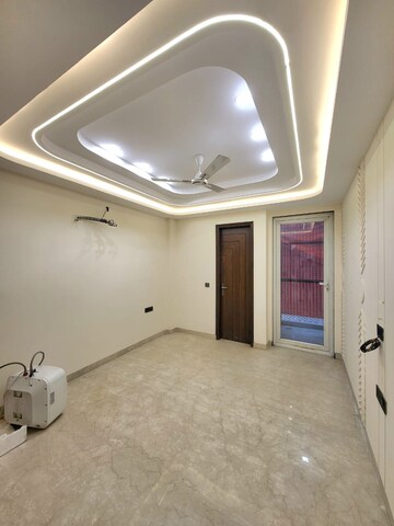 Room in 3 BHK Builder Floor at Unitech South City 1, Sector 41 – for Sale