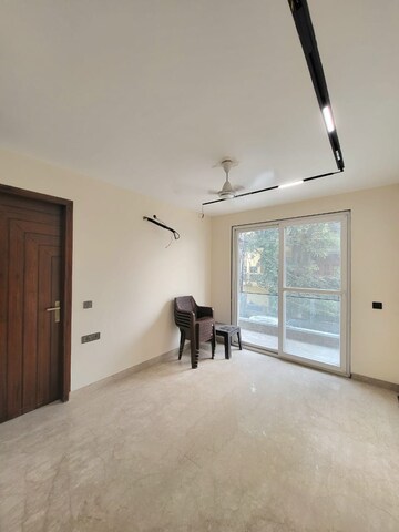 Room in 3 BHK Builder Floor at Unitech South City 1, Sector 41 – for Sale