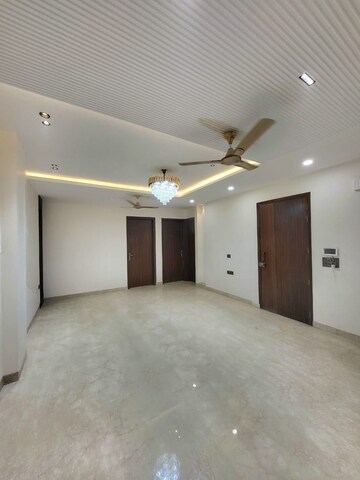 Room in 3 BHK Builder Floor at Unitech South City 1, Sector 41 – for Sale