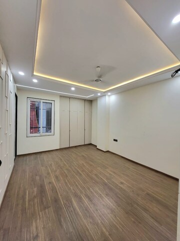 Room in 3 BHK Builder Floor at Unitech South City 1, Sector 41 – for Sale