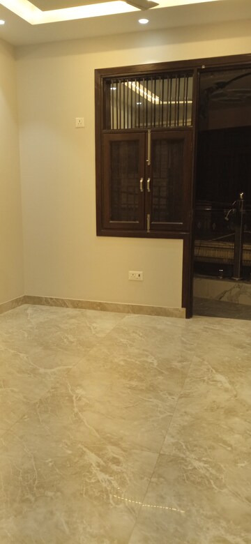 Room in 3 BHK Builder Floor at Mahavir Enclave 1 – for Sale