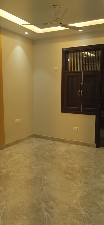 Room in 3 BHK Builder Floor at Mahavir Enclave 1 – for Sale