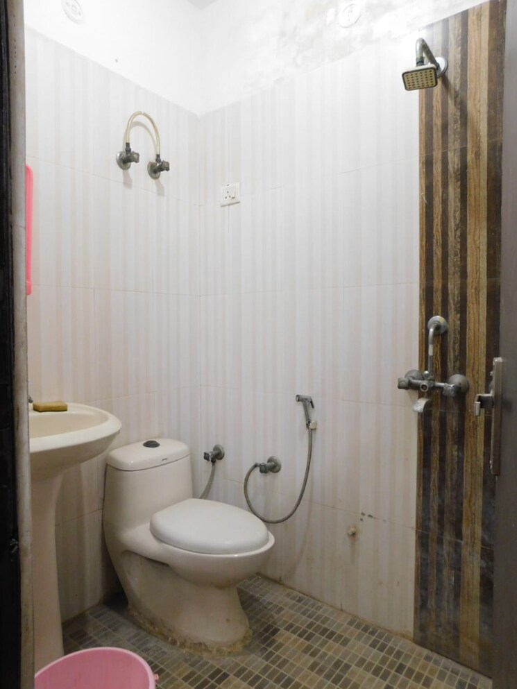 Bathroom, divine-park-view-apartments 2 Bedroom 1005 Sq.Ft. Apartment In Ahinsa Khand 2 Ghaziabad 7840016