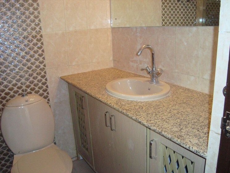 Bathroom, sector 22 dwarka 3 Bedroom 1800 Sq.Ft. Apartment In Sector 22 Dwarka Delhi 7840015