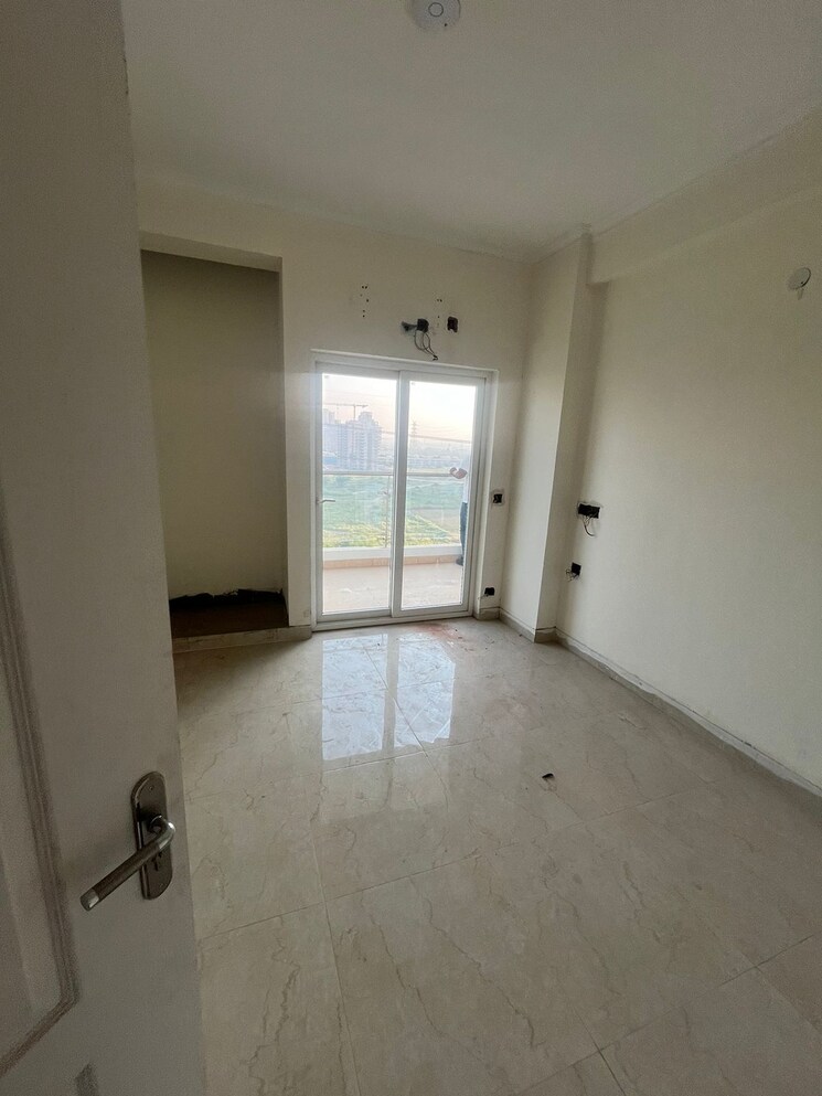 Room, sector 51 3 Bedroom 1935 Sq.Ft. Builder Floor In Sector 51 Gurgaon 7840499