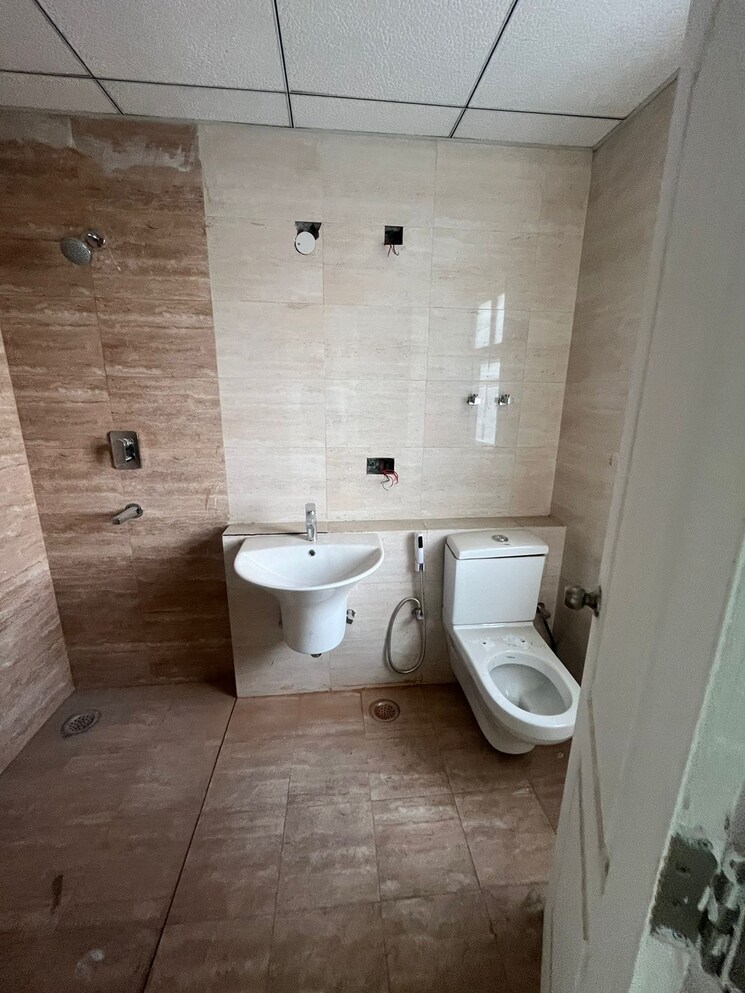 Bathroom, sector 51 3 Bedroom 1935 Sq.Ft. Builder Floor In Sector 51 Gurgaon 7840499