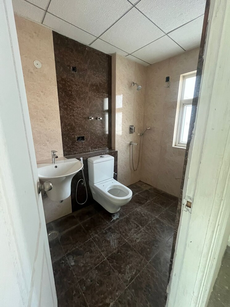 Bathroom, sector 51 3 Bedroom 1935 Sq.Ft. Builder Floor In Sector 51 Gurgaon 7840499