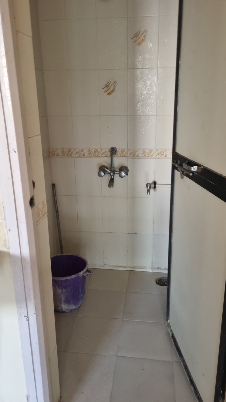 Bathroom, nirmal-township-a 2 Bedroom 930 Sq.Ft. Apartment In Hadapsar Pune 7840523