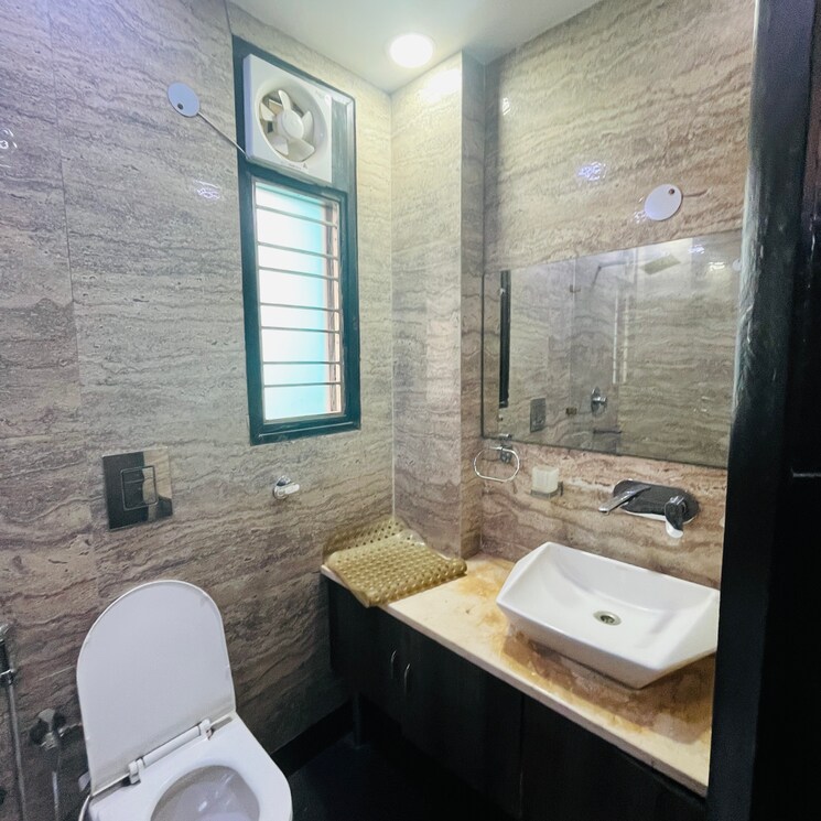 Bathroom, ansal-plaza-gurgaon 4 Bedroom 360 Sq.Yd. Builder Floor In Palam Vihar Gurgaon 7840607