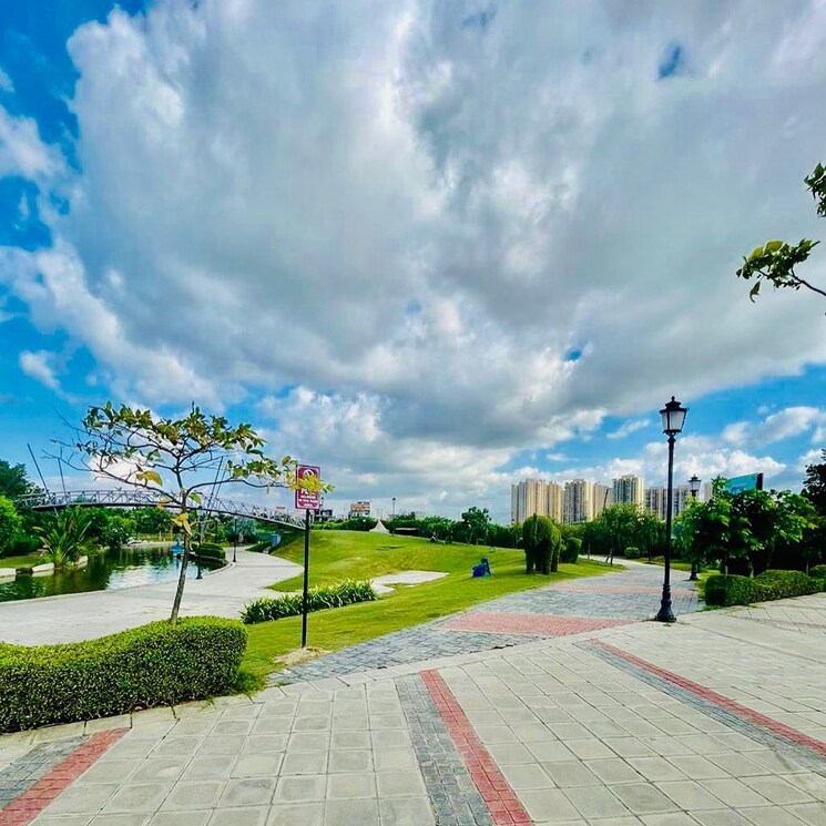 Garden, gaur-yamuna-city-7th-parkview  115 Sq.Yd. Plot In Gaur Yamuna City Greater Noida 7840778