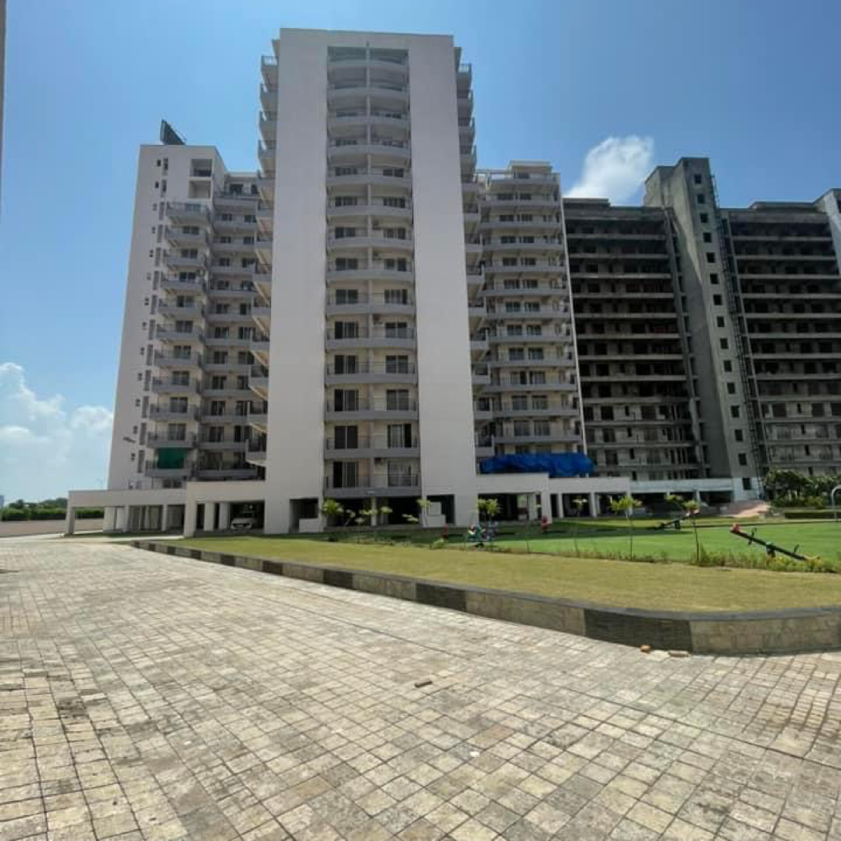 3 BHK + Servant Room,Extra Room Apartment For Sale in Cosmos Express 99