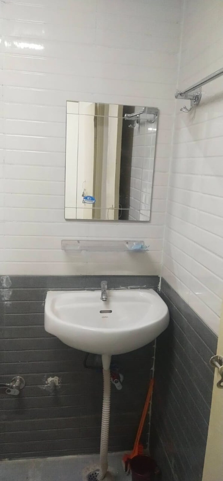 Bathroom, signature-orchard-avenue-2 2 Bedroom 617 Sq.Ft. Apartment In Sector 93 Gurgaon 7841071