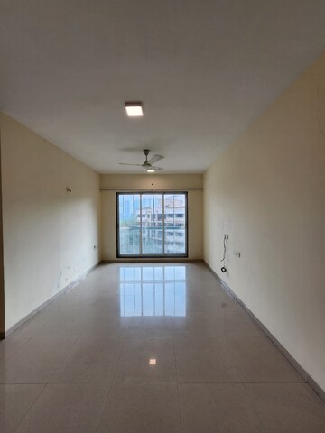 Room in 2.5 BHK Apartment at Veena Saaz, Kandivali East – for Sale