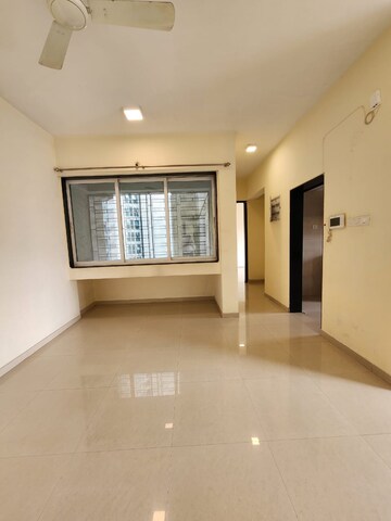 Room in 2.5 BHK Apartment at Evershine Crown, Kandivali East – for Sale