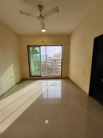 Room in 2.5 BHK Apartment at Evershine Crown, Kandivali East – for Sale