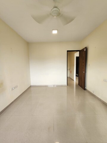 Room in 2.5 BHK Apartment at Evershine Crown, Kandivali East – for Sale