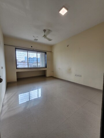 Room in 2.5 BHK Apartment at Evershine Crown, Kandivali East – for Sale