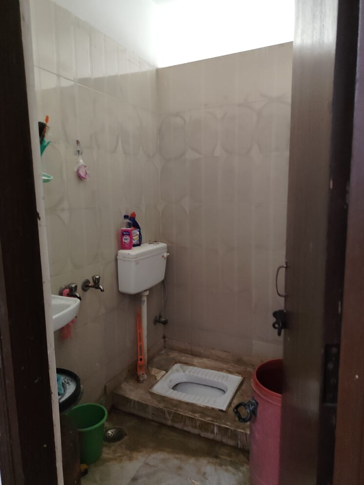 Bathroom, mehrauli 2.5 Bedroom 700 Sq.Ft. Builder Floor In Mehrauli Delhi 7841771