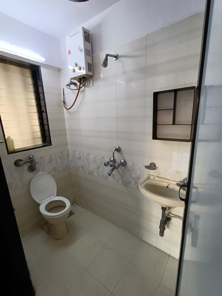 Bathroom, thakur-jewel-tower 4 Bedroom 2415 Sq.Ft. Apartment In Kandivali East Mumbai 7841837