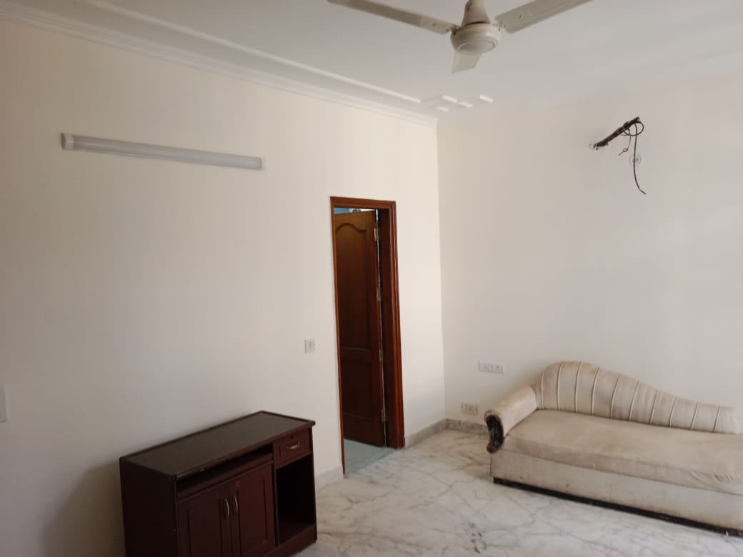 3 BHK + Servant Room Builder Floor For Sale in Lajpat Nagar III