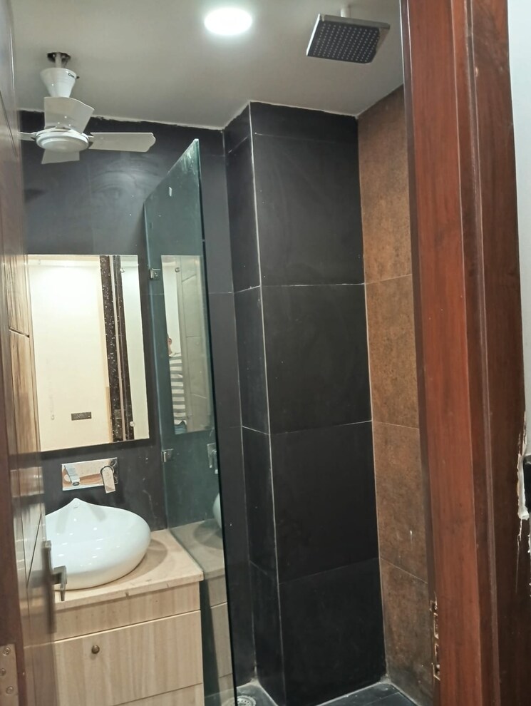 Bathroom, lajpat nagar iii 3 Bedroom 1800 Sq.Ft. Builder Floor In Lajpat Nagar Iii Delhi 7841988
