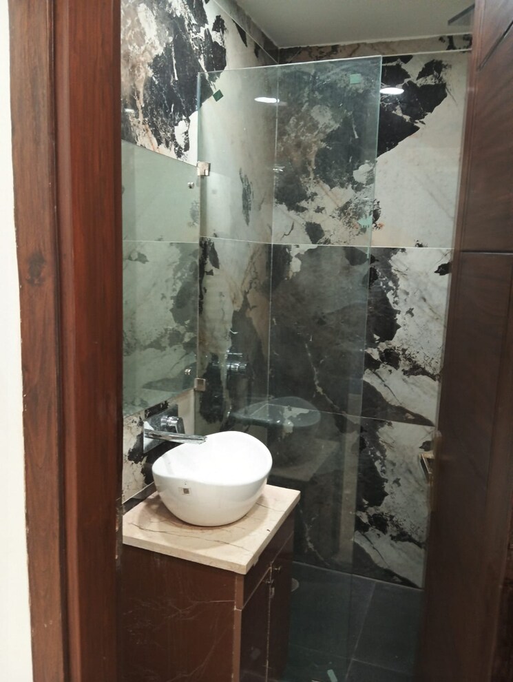 Bathroom, lajpat nagar iii 3 Bedroom 1800 Sq.Ft. Builder Floor In Lajpat Nagar Iii Delhi 7841988