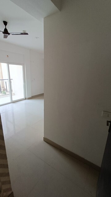 Room in 2.5 BHK Apartment at Amaatra Homes, Sector 10 Greater Noida – for Sale