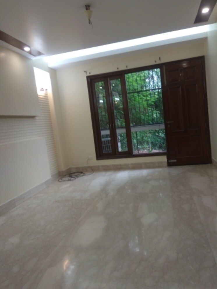 Room, new friends colony 5 Bedroom 500 Sq.Yd. Builder Floor In New Friends Colony Delhi 7842283