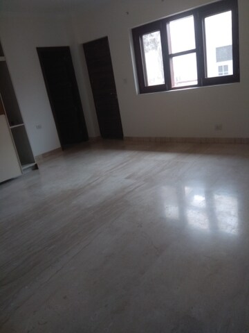 Room in 5 BHK Builder Floor at New Friends Colony – for Sale