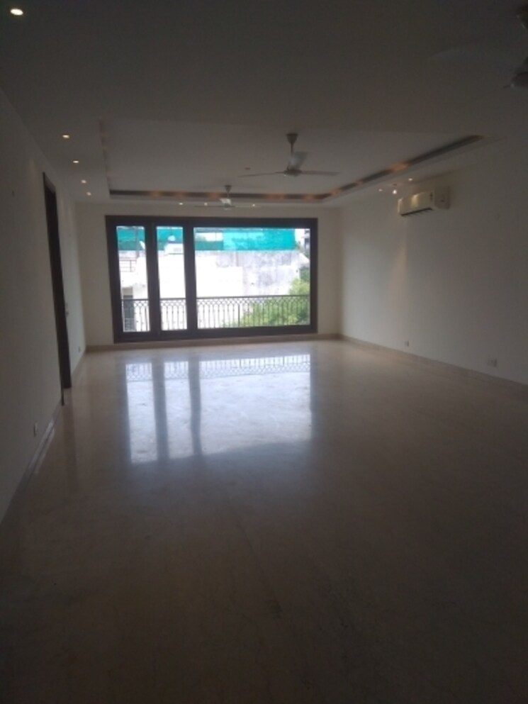 Room, new friends colony 5 Bedroom 500 Sq.Yd. Builder Floor In New Friends Colony Delhi 7842283