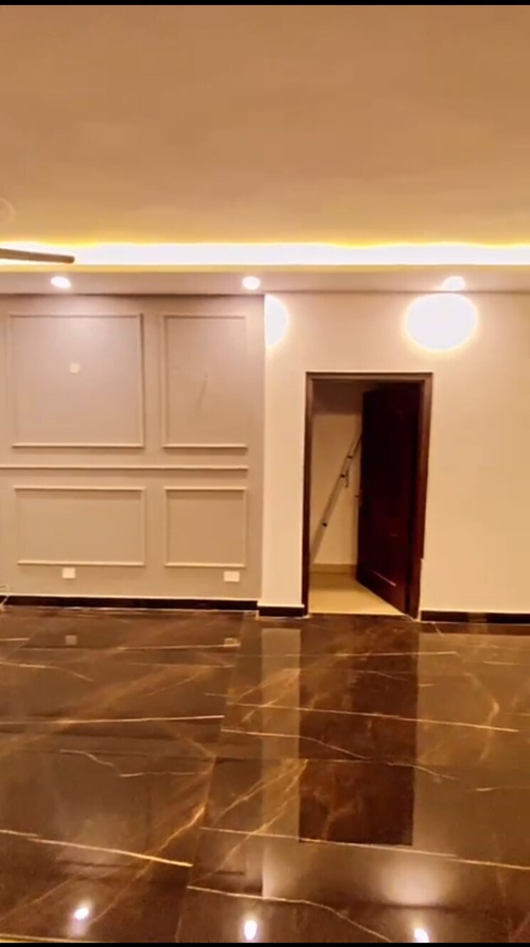 Master Bedroom, ardee-city 3.5 Bedroom 300 Sq.Yd. Builder Floor In Sector 52 Gurgaon 7843649