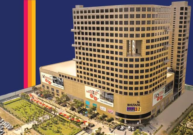 Retail Shop For Sale in Wave City Center