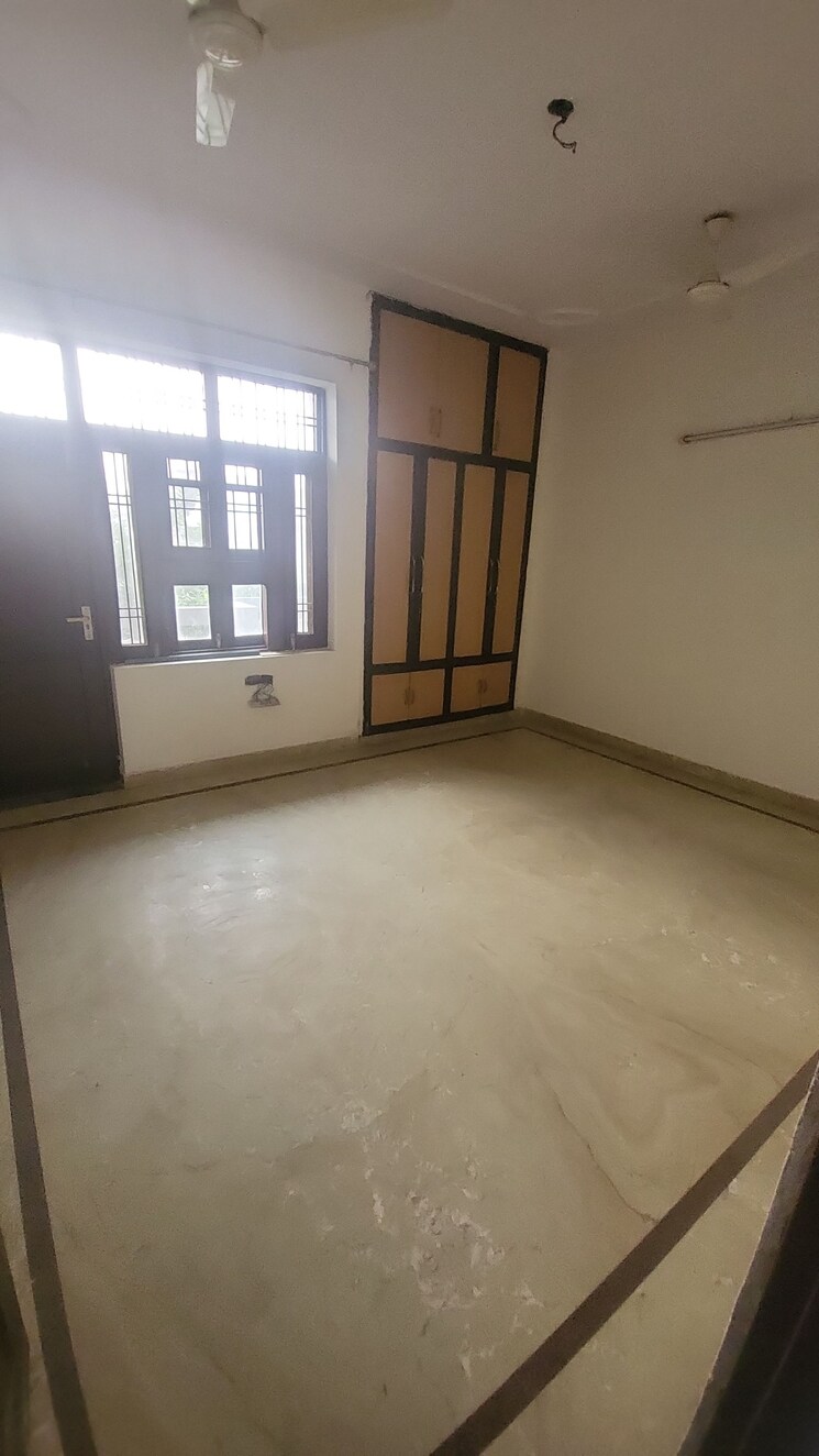 Room, sector 46 3 Bedroom 250 Sq.Yd. Builder Floor In Sector 46 Faridabad 7843822