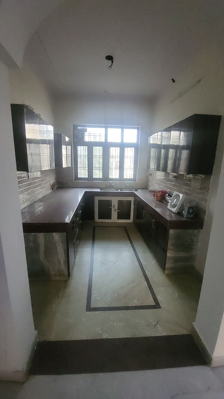 Kitchen, sector 46 3 Bedroom 250 Sq.Yd. Builder Floor In Sector 46 Faridabad 7843822