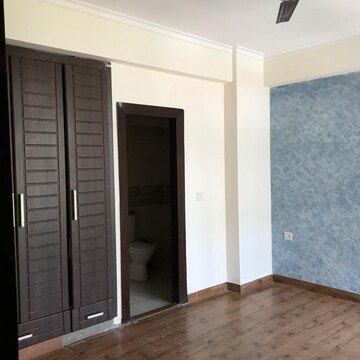 Room in 2 BHK Apartment at Amrapali Zodiac, Sector 120 – for Sale