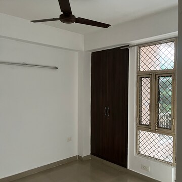 Room in 2.5 BHK Apartment at Supertech Crown Town, Sector 74 – for Sale