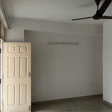Room in 2.5 BHK Apartment at Supertech Crown Town, Sector 74 – for Sale