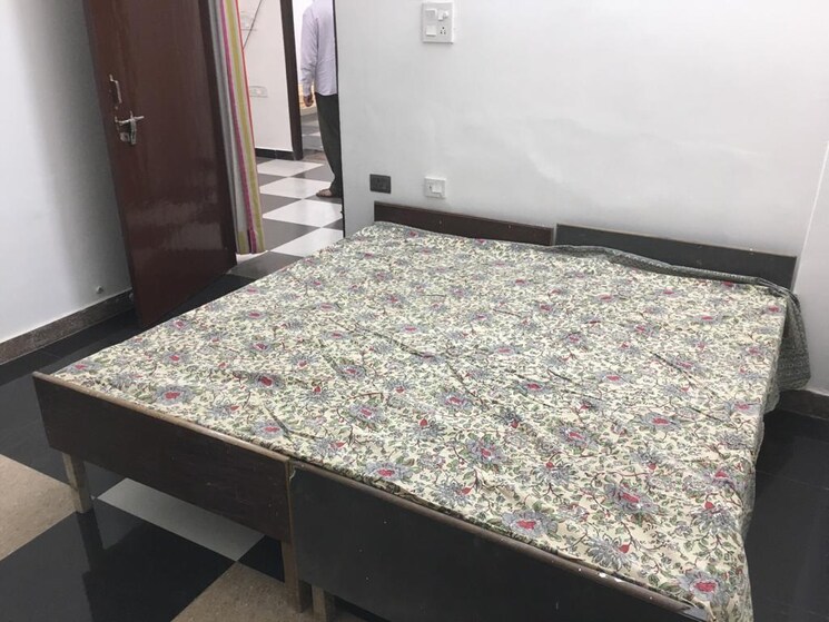 Room, sector 4 dwarka 3 Bedroom 1500 Sq.Ft. Apartment In Sector 4, Dwarka Delhi 7844685