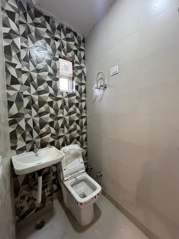 Bathroom, sector 4 dwarka 3 Bedroom 1500 Sq.Ft. Apartment In Sector 4, Dwarka Delhi 7844685
