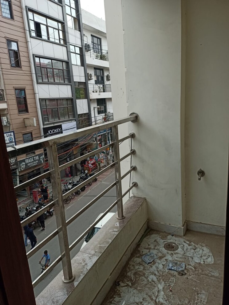 Balcony, sector 4 dwarka 3 Bedroom 1500 Sq.Ft. Apartment In Sector 4, Dwarka Delhi 7844685