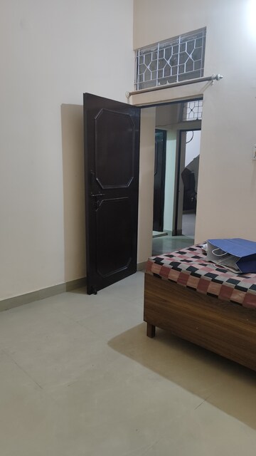 Bedroom in 2 BHK Apartment at Katwaria Sarai – for Rent