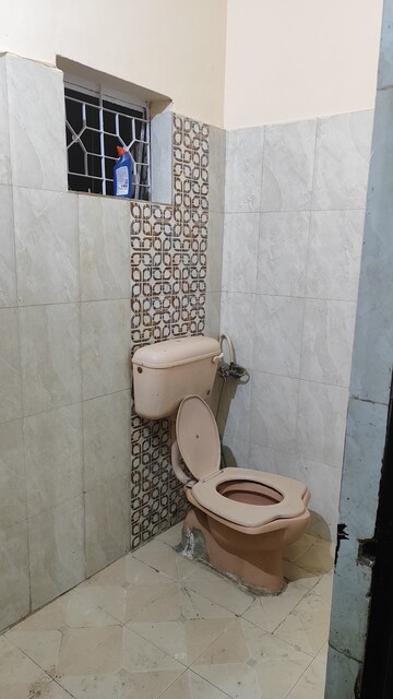 Bathroom in 2 BHK Apartment at Katwaria Sarai – for Rent