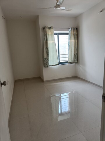 Room in 3 BHK Apartment at Rohan Madhuban Phase 2, Bavdhan – for Rent