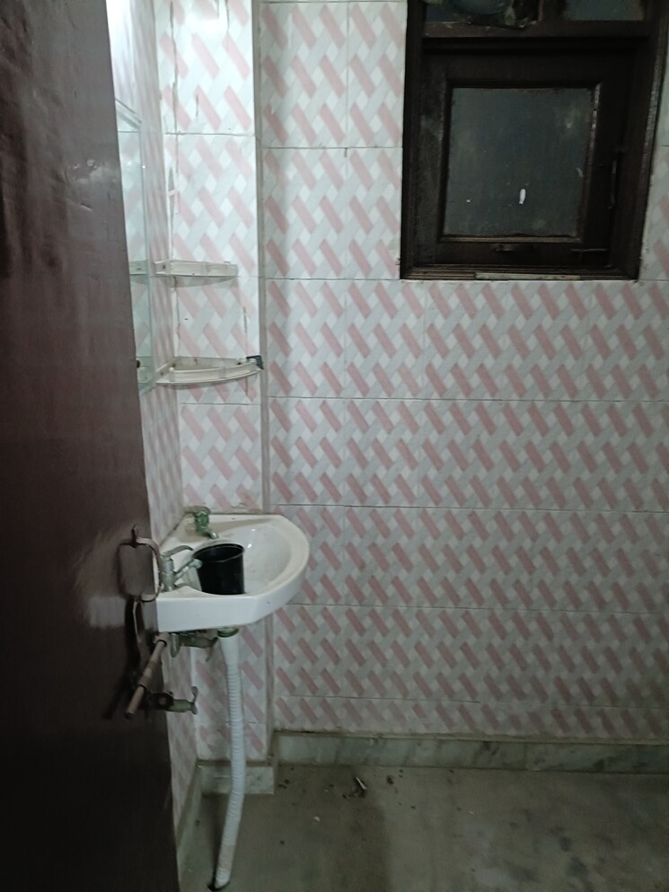 Bathroom, mehrauli 2.5 Bedroom 700 Sq.Ft. Builder Floor In Mehrauli Delhi 7844935