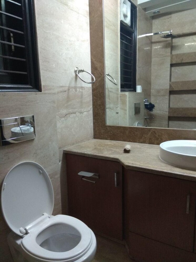 Bathroom, hauz khas 2.5 Bedroom 1400 Sq.Ft. Builder Floor In Hauz Khas Delhi 7844939