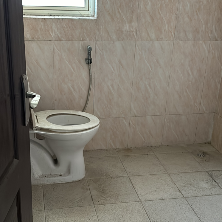 Bathroom, amrapali-princely-estate 2.5 Bedroom 1015 Sq.Ft. Apartment In Sector 76 Noida 7844998